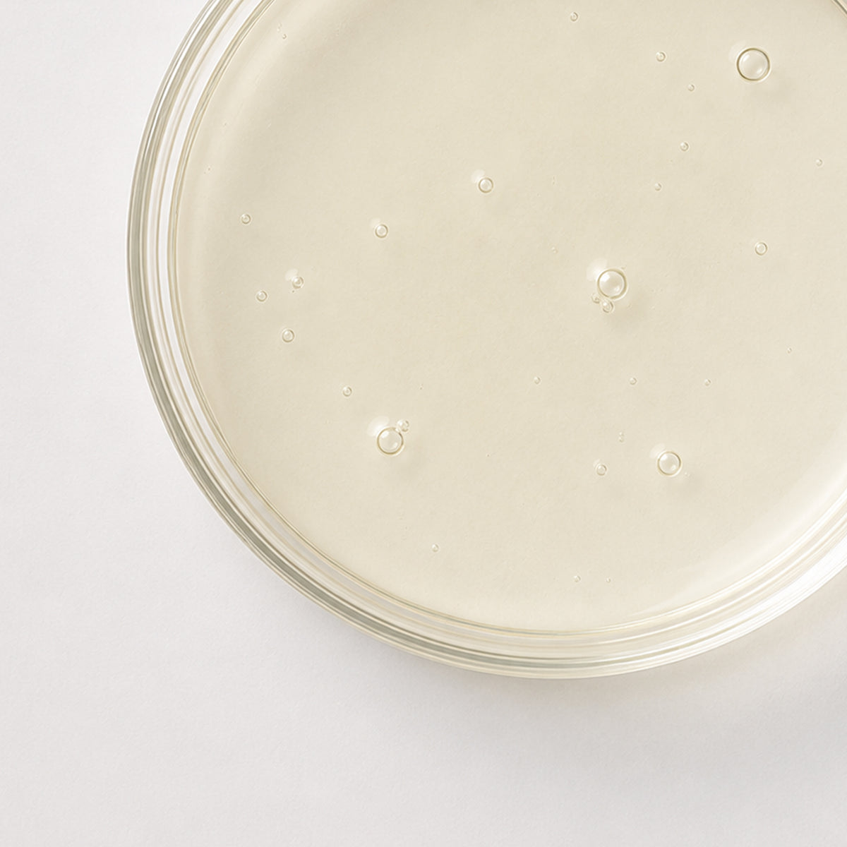 Textur des SÜDA CARE Nature Fußbads mit milder, flüssiger Pflegeformel