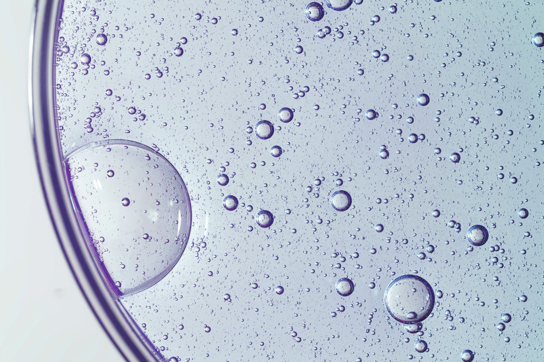 Glycerin als feuchtigkeitsbindender Wirkstoff für langanhaltend gepflegte und geschützte Haut